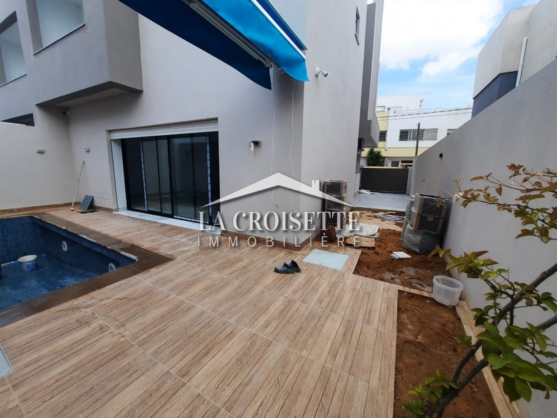 Triplex S+5 avec piscine aux Jardins de Carthage